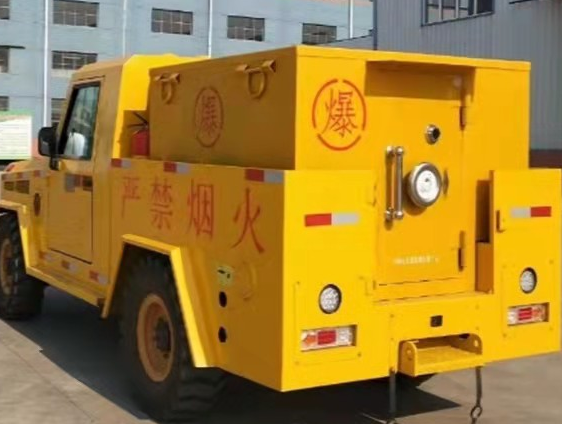 崖城镇凯龙爆破器材运输车：保障爆破任务的安全运行